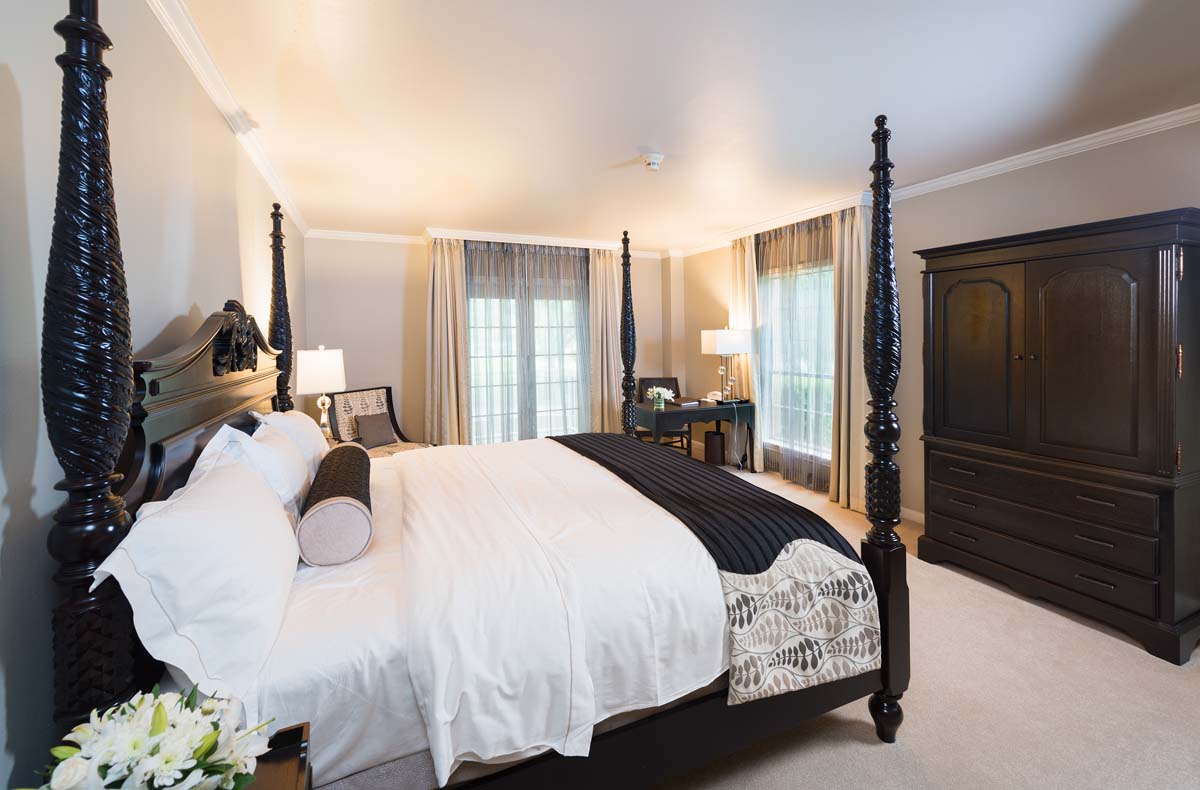 Cooper Hotel Dallas - King Suite Bedroom